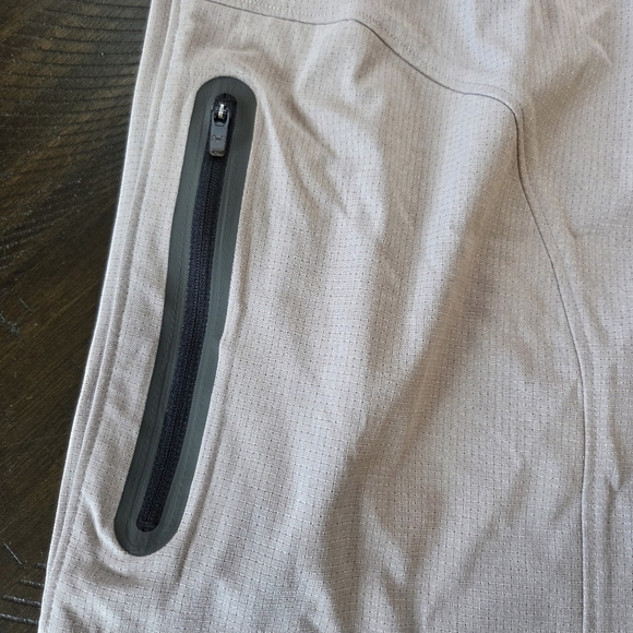 Under Armour Men's Extra Large XL UA Unstoppable Vented Gray Athletic Shorts New - Picture 2 of 11